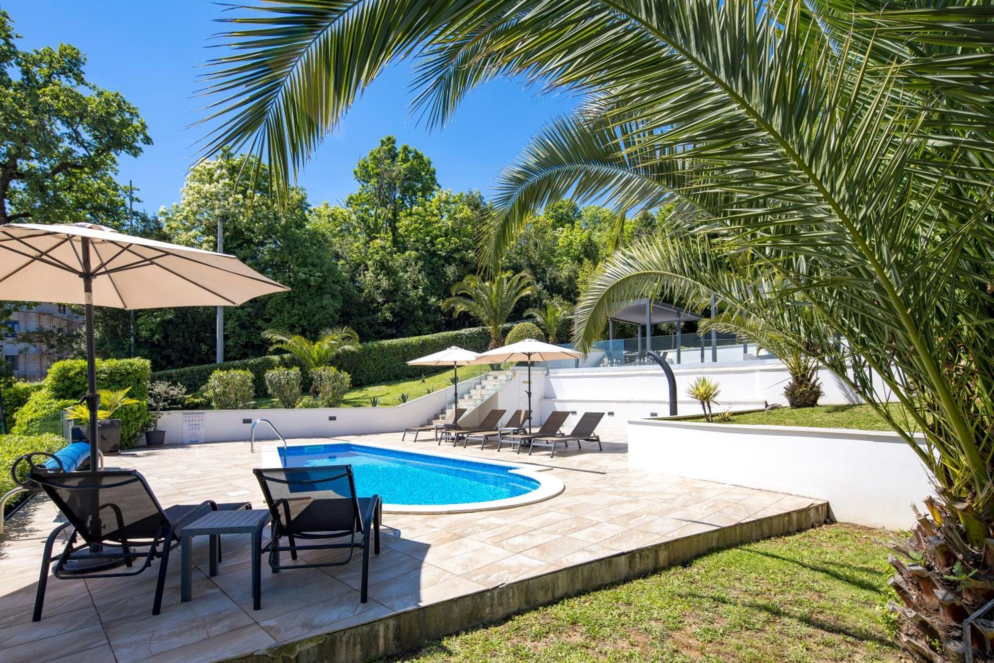 Villa Garden Apartment With Pool Опатия Экстерьер фото
