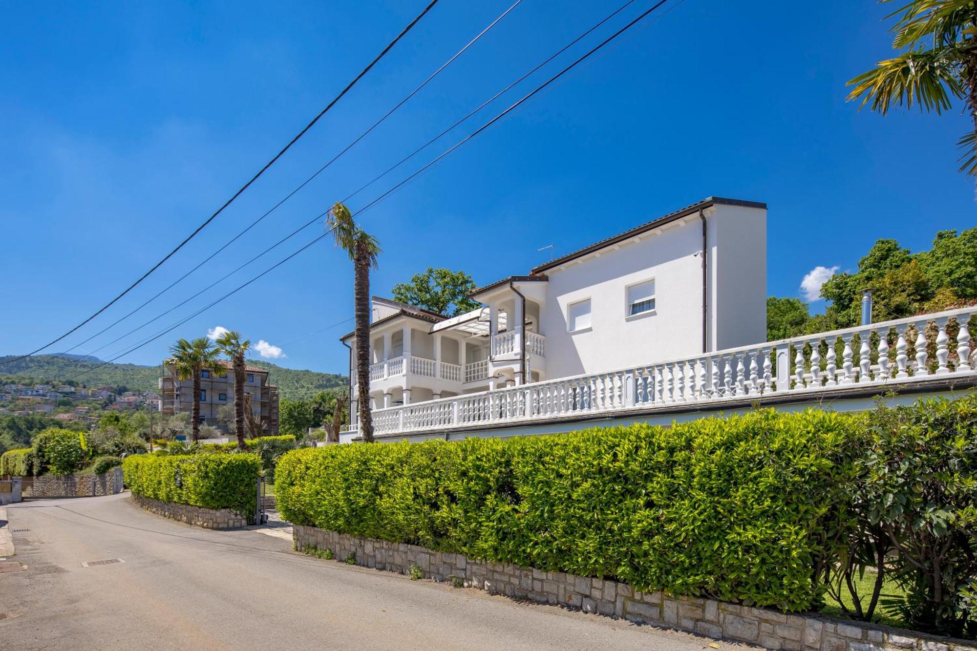 Villa Garden Apartment With Pool Опатия Экстерьер фото