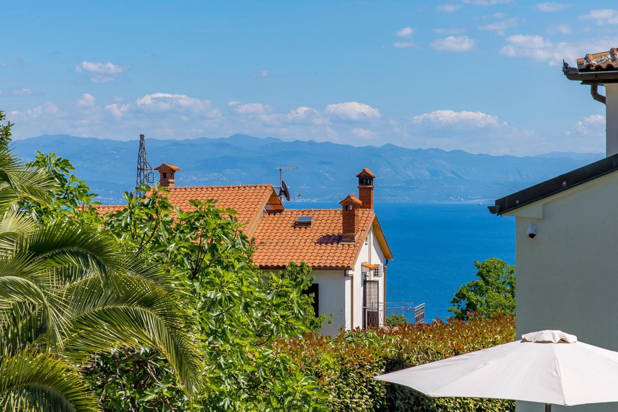 Villa Garden Apartment With Pool Опатия Экстерьер фото