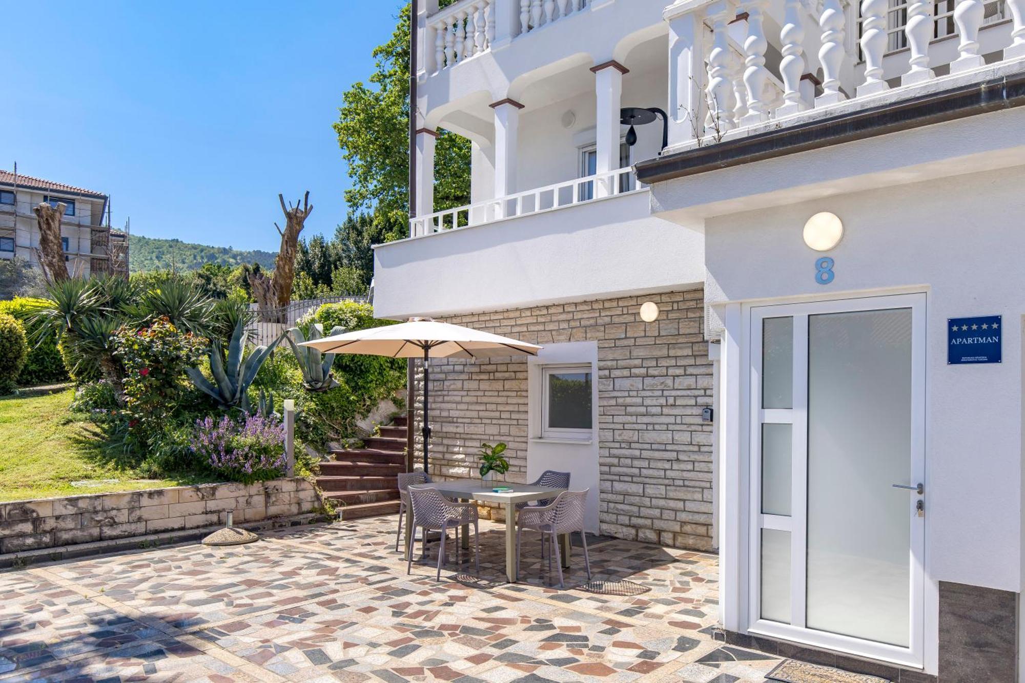 Villa Garden Apartment With Pool Опатия Экстерьер фото